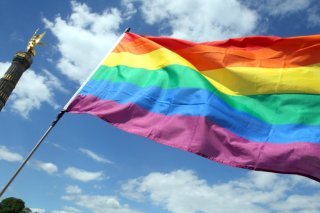 Le drapeau arc-en-ciel avait déjà été dérobé à plusieurs reprises dans le passé à Neubrandenbourg. Mais son remplacement cette fois par un drapeau à croix gammée représente une escalade, alertent les autorités (image d'illustration).